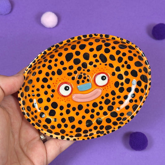 Spotted soap dish